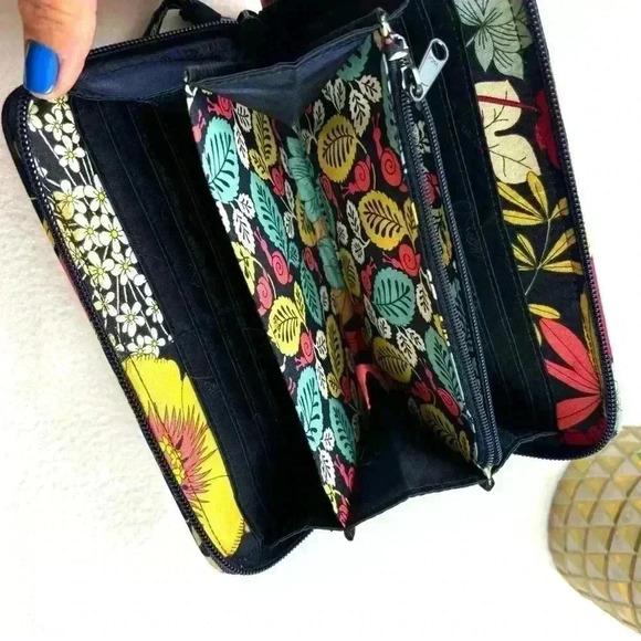 Vera Bradley Bright Floral Snail Print Quilted Cotton Wrap Round Zip Long Wallet - Picture 6 of 14